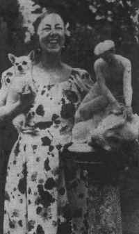 phyllishastingsanddog.jpg (183629 bytes)
